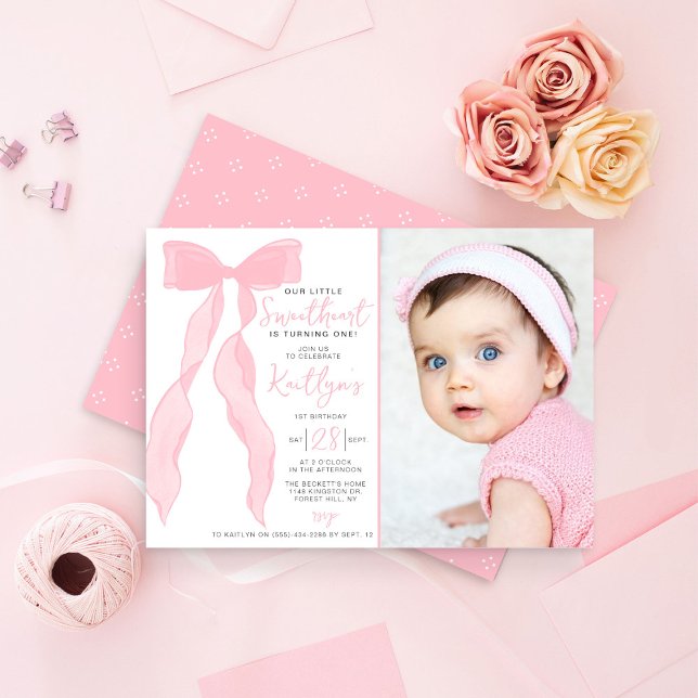 Convite Little Sweetheart Elegant Pink Bow Birthday Photo (Criador carregado)