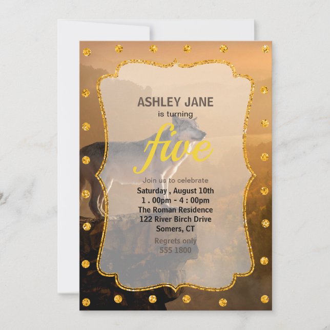 Convite lobo-Cinza em pé sobre uma pedra na floresta (Frente)