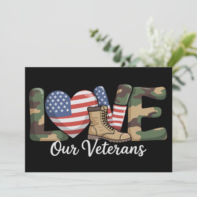 Convite Love Our Veterans Day Proud Military American Flag (Em pé/Frente)