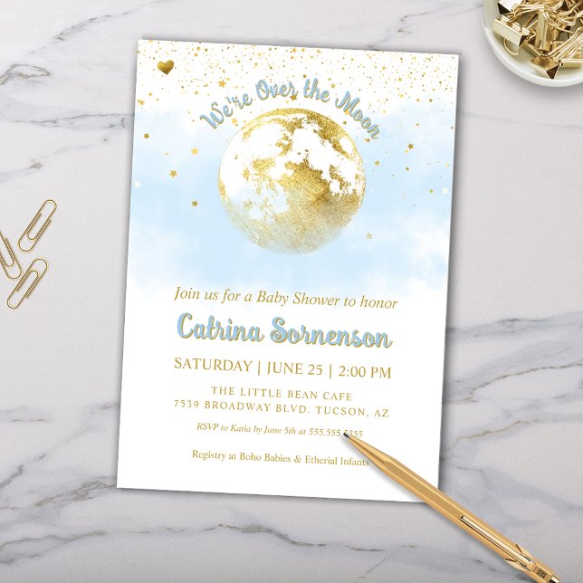 Convite Lua Dourada azul e estrelas Chá de fraldas celesti (Elegant Blue and Gold Over the Moon Theme Baby Shower Invitation)