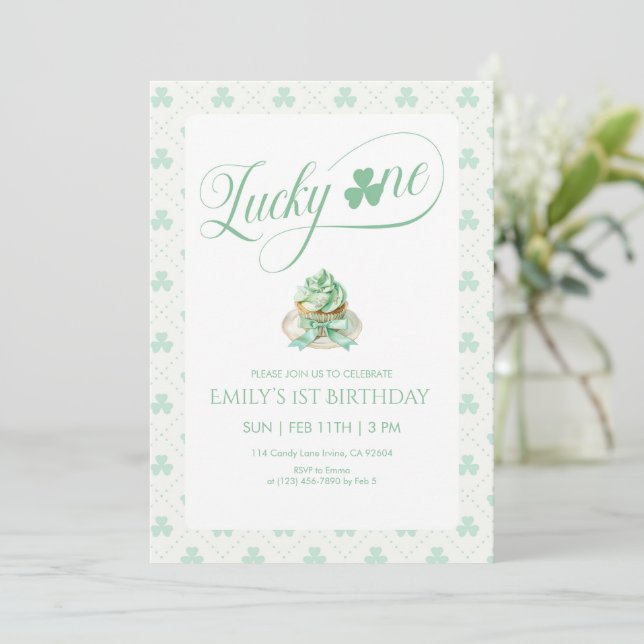 Convite Lucky One Cupcake First Birthday (Em pé/Frente)