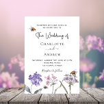 Convite Luxo de abelha rosa violeta-rosa de casamentos<br><div class="desc">Um fundo branco. Decorado com abelhas e pintado flores silvestres em violeta e rosa. Personalize e adicione seus nomes e detalhes.</div>