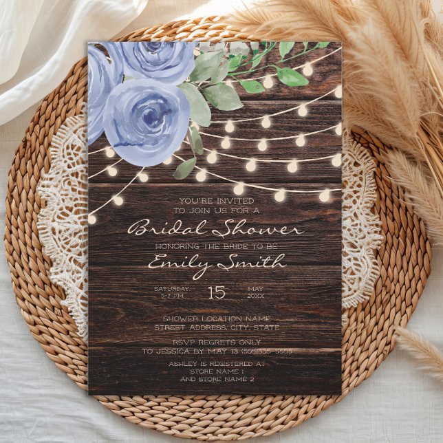 Convite Luz de Corda de Madeira Rústica Azul Floral Chá de (Dusty blue watercolor floral and string lights on rustic wood bridal shower invitation)