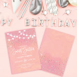 Convite Luzes brilhantes cor-de-prata rosa 16<br><div class="desc">Este convite de aniversário majestoso e glamouroso e doce dezesseis é perfeito para a menina feminina. Ele apresenta linhas luminosas suspensas brilhantes sobre o falso confetti prateado brilhante cintilante num fundo cor-de-rosa e abstrato coral inspirado por estrelas no céu noturno. É bonito, chique, moderno, moderno e legal; o design perfeito...</div>