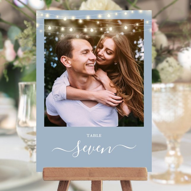 Convite Luzes de Corda Azul Empoeirado Número de Mesa de F (Dusty Blue String Lights Photo Table Number)