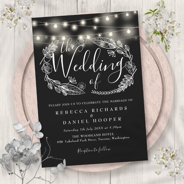 Convite Luzes de Corda Pretas e Brancas Rótulo Casamento (Black And White String Lights Script Wedding Invitation)