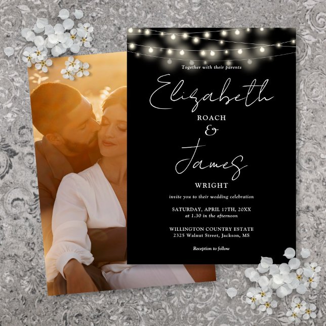 Convite Luzes de Corda Preto e Branco com Letreiro para Fo (Black And White String Lights Script Photo Wedding Invitation)