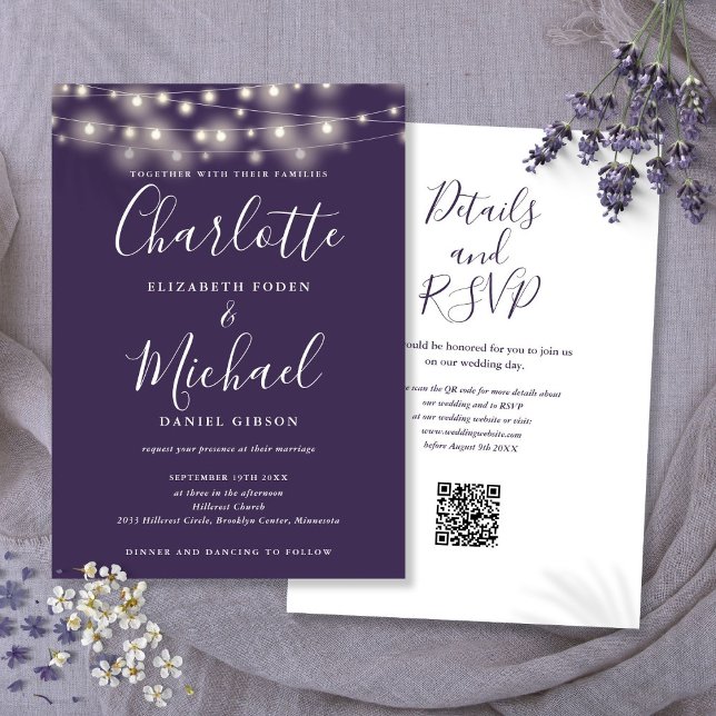 Convite Luzes de Corda Rótulo Código QR Roxo Casamento (String Lights Script Purple QR Code Wedding Invitation)