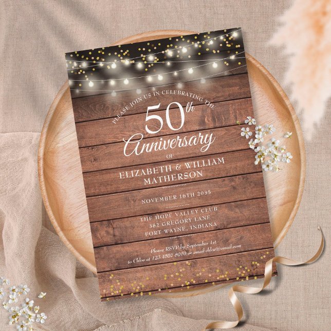 Convite Luzes de Cordão Douradas Rústicas para Aniversário (Rustic 50th Wedding Anniversary Gold String Lights Invitation)