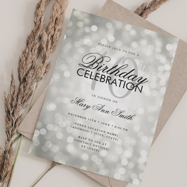 Convite Luzes do Shimmer Silver Gelado de aniversário de 4 (Elegant 40th Birthday Glam Silver Shimmer Lights Invitation)