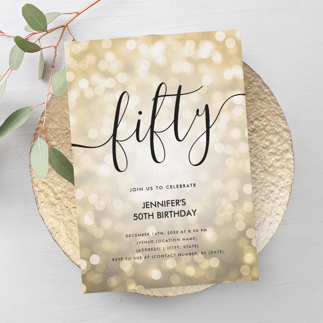 Convite Luzes Douradas de brilho moderno brilham 50º anive (Modern Glam Gold Glitter Lights 50th Birthday Invitation)