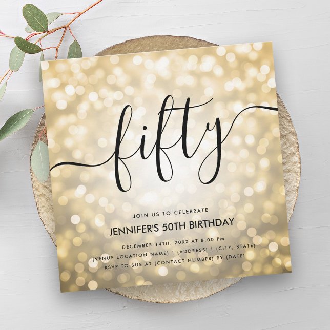 Convite Luzes Douradas de brilho moderno brilham 50º anive (Modern Glam Gold Glitter Lights 50th Birthday Invitation)