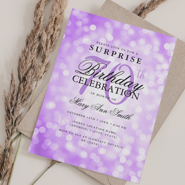 Convite Luzes roxas de aniversário de 70 de SURPRESA Elega (Elegant SURPRISE 70th Birthday Purple Lights Invitation)