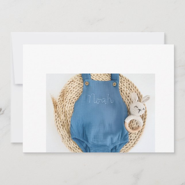Convite Macacão de Bebê Estampado com Macacão Azul – Recém (Frente)