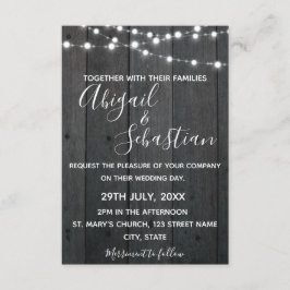 Convite Madeira russa escura, com luzes de cordas.