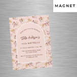 Convite Magnético Aniversário de luxo do rosa floral de erva Pampas<br><div class="desc">Um quadro de arco sobre um padrão de grama pampas e flores cor-de-rosa e uma cruz ouro. Personalize e adicione um nome e detalhes.</div>