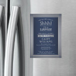 Convite Magnético Aniversário do Partido Surpresa Elegante Marinho A<br><div class="desc">Você pode guardar um segredo? Convide a família e os amigos para uma elegante e excitante celebração de aniversário surpresa com convites de festas marinhos azuis e prateados magnéticos. Toda a redação desta modelo é simples de personalizar, incluindo a mensagem que diz "Shhh! É uma SURPRESA." O design apresenta uma...</div>