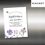 Convite Magnético Aniversário, flores silvestres violetas, abelhas r<br><div class="desc">Um fundo branco. Decorado com abelhas e pintado flores silvestres em violeta e rosa. Personalize e adicione um nome e detalhes da parte.</div>