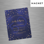 Convite Magnético Aniversário marinho de ouro azul estrelas festas d<br><div class="desc">Um convite de aniversário glamouroso para ele e para ela. Um fundo azul marinho decorado com estrelas douradas falsas. A cor azul é irregular. Personalize e adicione um nome e detalhes da parte. Texto colorido do ouro. Um grande número de anos como marca d'água.</div>