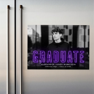 Convite Magnético Anúncio de graduação em Neon Roxo Moderno