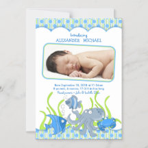 Baby Boy embaixo do anúncio de nascimento do mar