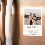 Convite Magnético Boho Salvar a data, foto minimalista Salvar a data<br><div class="desc">Personalize seu anúncio de casamento com nosso magneta minimalista Salvar a foto de Data. Esta elegante e personalizada manutenção apresenta um design limpo que mostra a sua imagem de noivado. Perfeito para casais modernos que buscam uma maneira única de compartilhar seu dia especial. Crie facilmente uma data de gravação memorável...</div>
