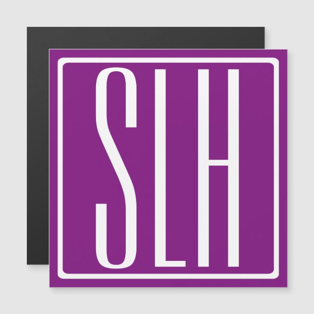 Convite Magnético Bold Modern 3 Iniciais Monograma | Branco e Roxo (Frente/Verso)