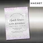 Convite Magnético Borboleta violeta-prata de aniversário brilha luxo<br><div class="desc">Um moderno e elegante ímã de convite de aniversário. Fundo de aspecto fino prateado decorado com faíscas de brilho púrpura e borboletas e borboletas como marca d'água. Personalize e adicione seus nomes e detalhes do casamento. Letras pretas coloridas.</div>