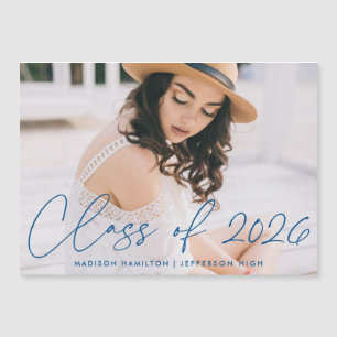 Convite Magnético Class of 2023 Modern Blue Script Photo Graduation