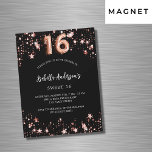 Convite Magnético Doce 16 estrelas rosa de ouro pretas luxo<br><div class="desc">Um fundo preto clássico,  decorado com estrelas douradas rosa. Personalize e adicione um nome e detalhes da parte. O número 16 é escrito com um script de estilo de balão.</div>
