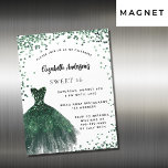 Convite Magnético Doce 16 vestido verde esmeralda luxo<br><div class="desc">Um moderno,  na moda e glamouroso ímã de convite para uma doce festa de aniversário 16,  16. Na frente: Um fundo branco com um confete verde,  um vestido verde esmeralda. O nome é escrito com um moderno estilo escrito à mão. Personalize e adicione os detalhes da sua festa.</div>