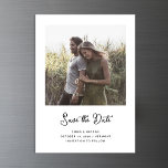 Convite Magnético Doce e Whimsical | Data de salvamento da foto<br><div class="desc">Este casamento simples e na moda,  preto e branco salva a data em que o cartão magnético apresenta tipografia de script vintage com sua foto.</div>