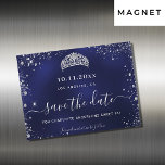 Convite Magnético Doce imã salve a data de prata azul de 16 marinhos<br><div class="desc">Uma cinta e moda Salve o cartão magnético Date para uma doce 16,  16 festa de aniversário. Um fundo azul marinho incolor. Decorado com pó falso prateado e uma tiara,  coroa. O texto: Salvar a Data é gravado com um script de estilo com letra de tendência grande.</div>