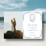 Convite Magnético Dusty Blue Monograma Vintage Crest Salvar Data<br><div class="desc">Dusty Blue Monograma Floral Vintage Crest Casamento Salve a Data Cartão Magnético. Celebre seu dia especial com este elegante e belo design de convite para casamento para embelezar sua ocasião especial. Todos os textos estão pré-organizados para que você personalize fácil e rapidamente com seus próprios detalhes.</div>