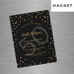 Convite Magnético Estrelas de ouro negras de aniversário luxo número<br><div class="desc">Um convite de aniversário magnético glamouroso para ele e para ela. Um fundo preto decorado com estrelas douradas falsas. Personalize e adicione um nome e detalhes da parte. Texto colorido do ouro. Número de idade como marca d'água.</div>