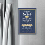Convite Magnético Graduação Salva a Data Marinho Azul Branco e Doura<br><div class="desc">Compartilhe as notícias alegres da sua próxima festa de formatura com esta elegante folha de ouro azul, branco e azul-marinho, para salvar os convites magnéticos de data. Todo texto é simples de personalizar. As costas magnéticas facilitam a exibição da família e dos amigos. Design apresenta folha metálica falsa dourada, caligrafia...</div>