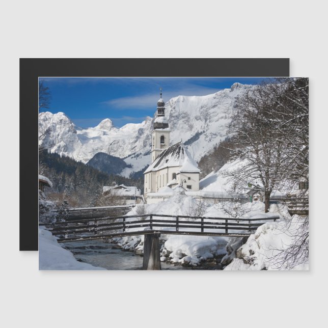Convite Magnético Igreja na neve com montanhas alpes (Frente/Verso)