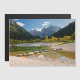 Convite Magnético Lago Jasna nos Alpes eslovenos no outono