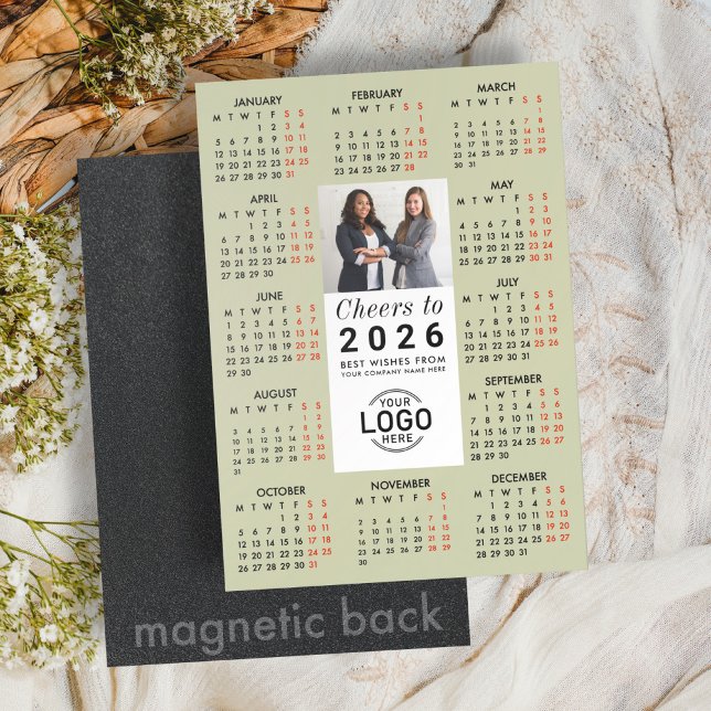 Convite Magnético Logo Photo Sage Green Calendar 2026 Magnetic Card (Criador carregado)
