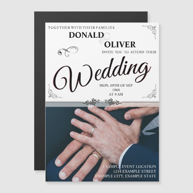 Convite Magnético Mãos de um Casal de Casamento Gay com Anéis (Frente/Verso)