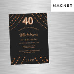 Convite Magnético rosa de ouro preto aniversário de 40 anos<br><div class="desc">Para uma aniversário de 40 anos elegante. Um fundo negro. Decorado com estrelas rosa douradas. Personalize e adicione um nome,  detalhes da festa,  ano de nascimento. O nome é escrito com um script de estilo manuscrito</div>