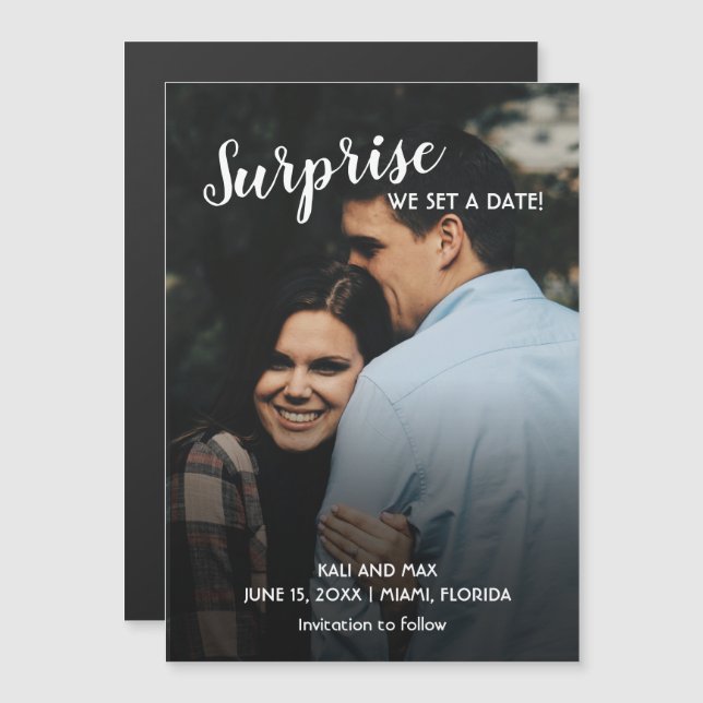 Convite Magnético Surpresa Nós Marcamos uma Data Casamento  (Frente/Verso)