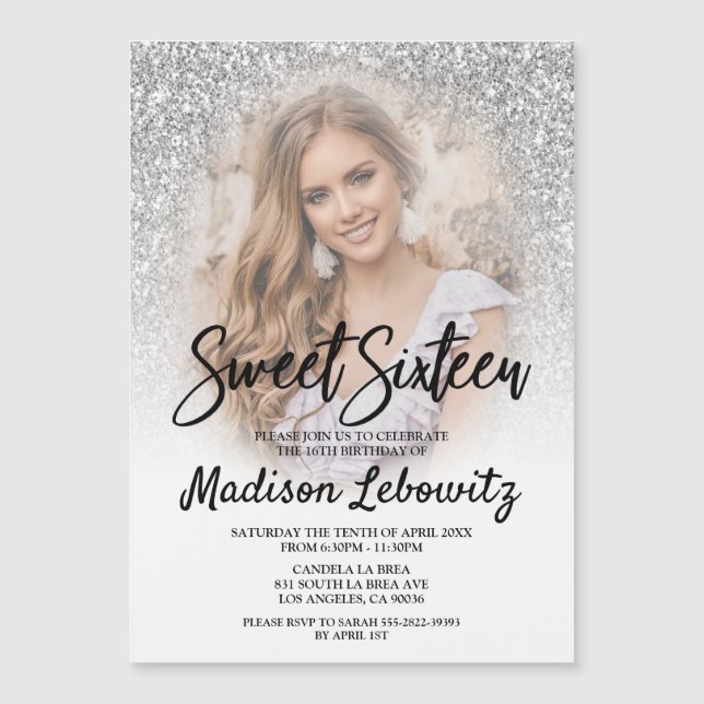 Convite Magnético Sweet 16 Elegant Silver & White Magnetic Invite (Frente)