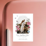 Convite Magnético Vintage Alice No País Das Maravilhas Foto Importan<br><div class="desc">Peça a seu convidado que marque seus calendários para seu encontro muito importante com nossa bela vintagem Alice na foto de casamento do templo Wonderland, para salvar o convite magnético da data. Perfeito para um casamento com a Alice no País das Maravilhas. Restauramos meticulosamente a icônica Alice no País das...</div>
