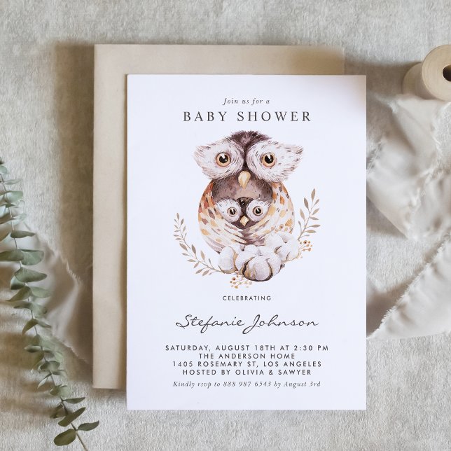Convite Mamãe de Aquarela e Chá de fraldas de Caiola de Be (Woodland baby shower invitation featuring watercolor mommy and baby owls and boho foliage.)