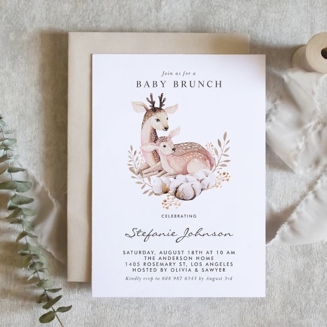 Convite Mamães e Baby Deer Woodland Baby Brunch (Woodland theme baby brunch invitation featuring watercolor mommy and baby deer illustration. )