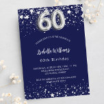 Convite marinho 60 anos, estrelas de prata azuis, luxo<br><div class="desc">Um convite moderno,  na moda e glamouroso para uma 60ª festa de aniversário. Um fundo azul marinho,  decorado com estrelas de falso prata. Personalize e adicione seu nome e detalhes da festa. O número 60 é escrito com uma fonte no estilo do balão.</div>