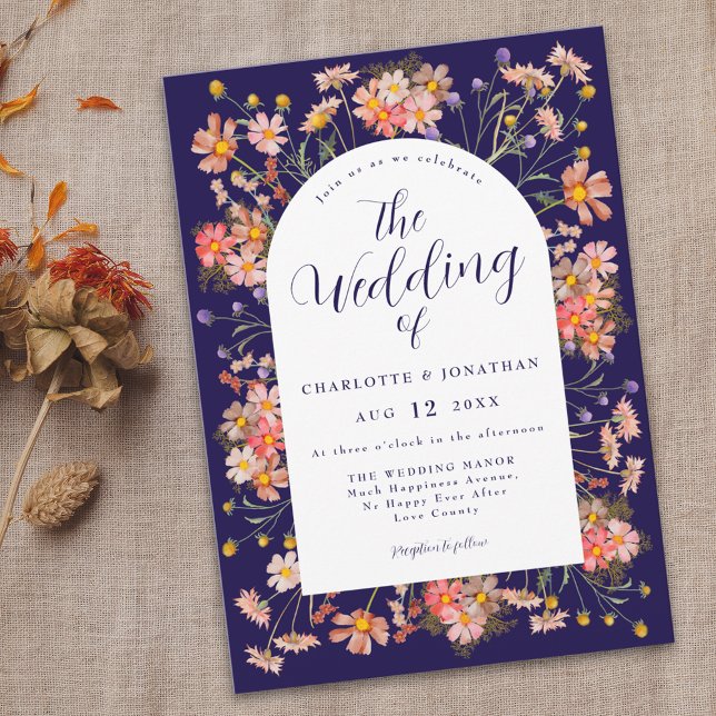 Convite Marinho Azul Boho Casamento outono de flor selvage (Boho floral arch navy blue elegant script fall wedding invitation watercolor wild flowers)
