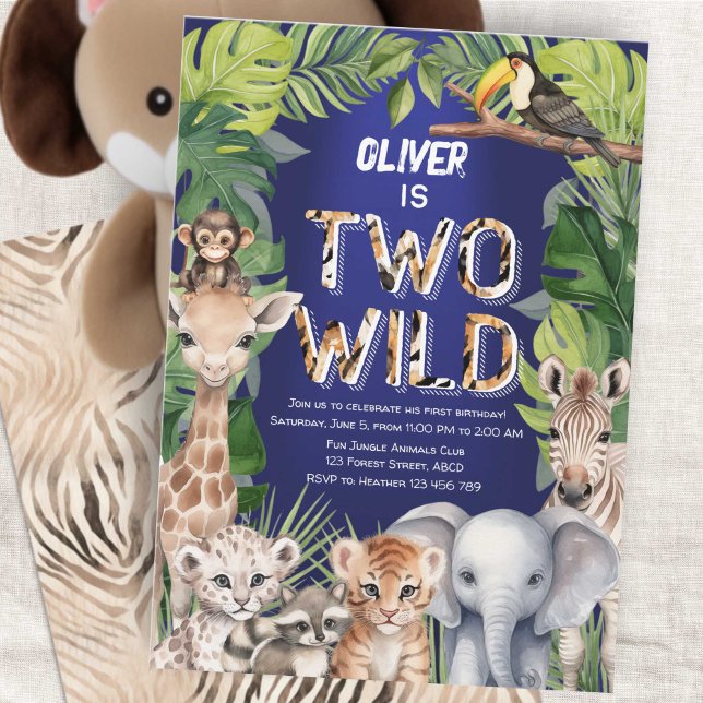 Convite Marinho Azul Dois Selvagens Selvagens segundo aniv (Navy Blue Two Wild Boy 2nd Birthday Invitation, Safari Themed Jungle animals birthday invite.)