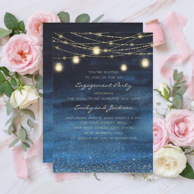 Convite Marinho Azul Dourado Linhas Luzes Festa de noivado (Navy blue and gold string lights engagement party invitation)